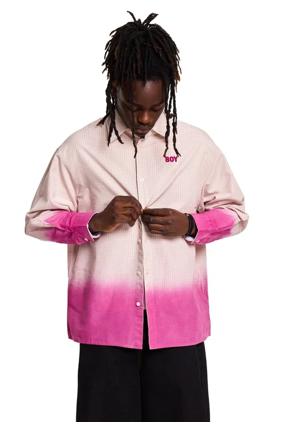 Chemise à carreaux teinte par immersion