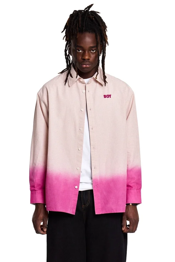 Chemise à carreaux teinte par immersion
