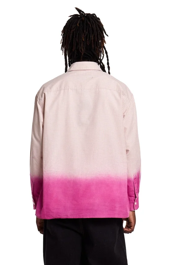 Chemise à carreaux teinte par immersion