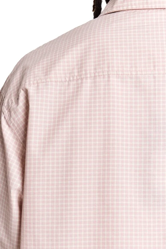 Chemise à carreaux teinte par immersion