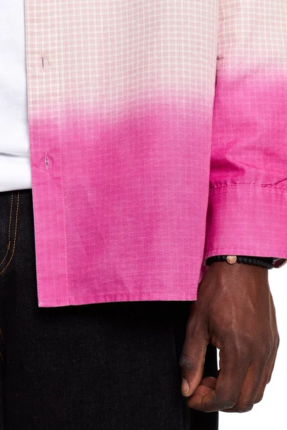 Chemise à carreaux teinte par immersion