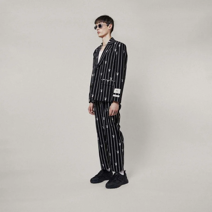 Pantalon à fines rayures Playboy x BOY Bunny