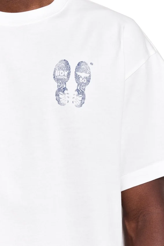 T-shirt Foot Print
