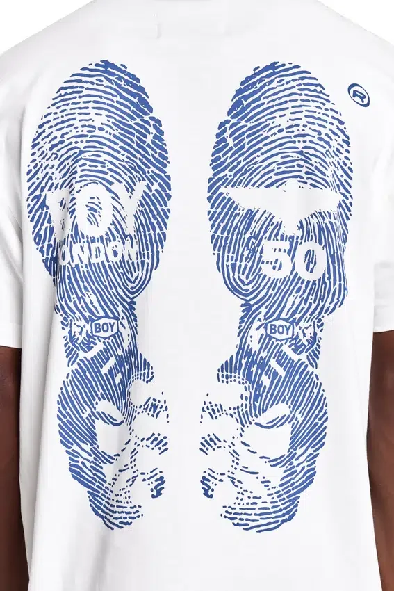 T-shirt Foot Print